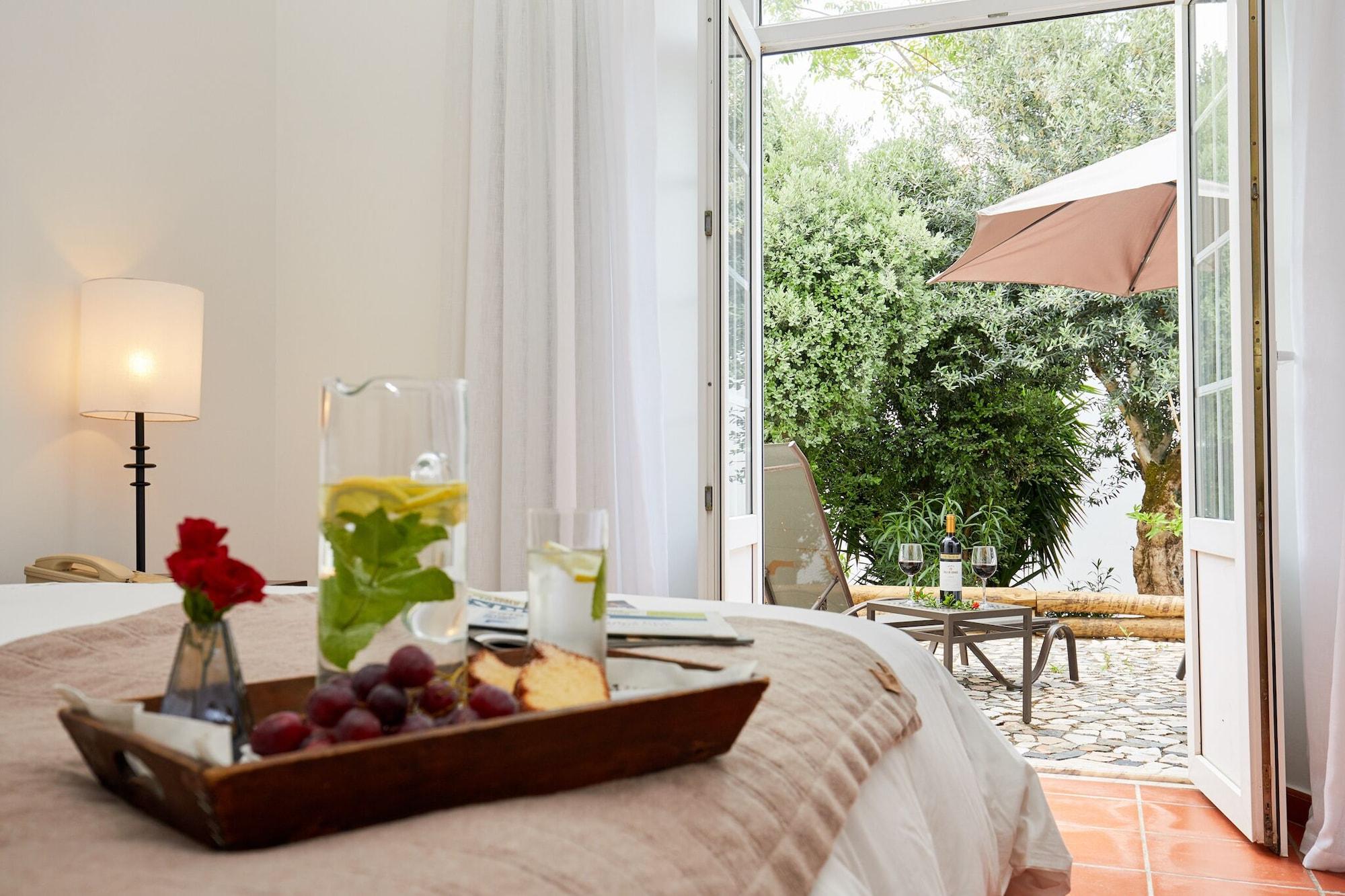 Pateo Dos Solares Charm Hotel Estremoz Bagian luar foto