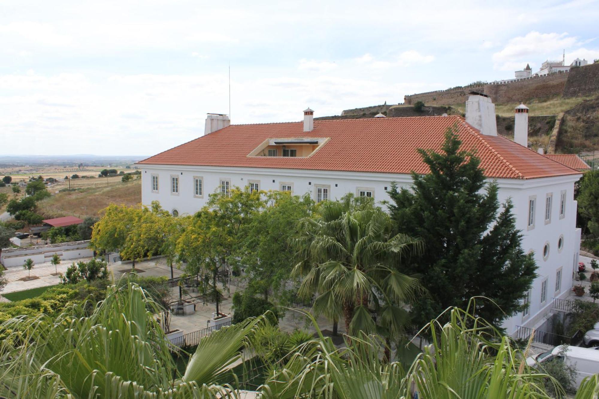 Pateo Dos Solares Charm Hotel Estremoz Bagian luar foto