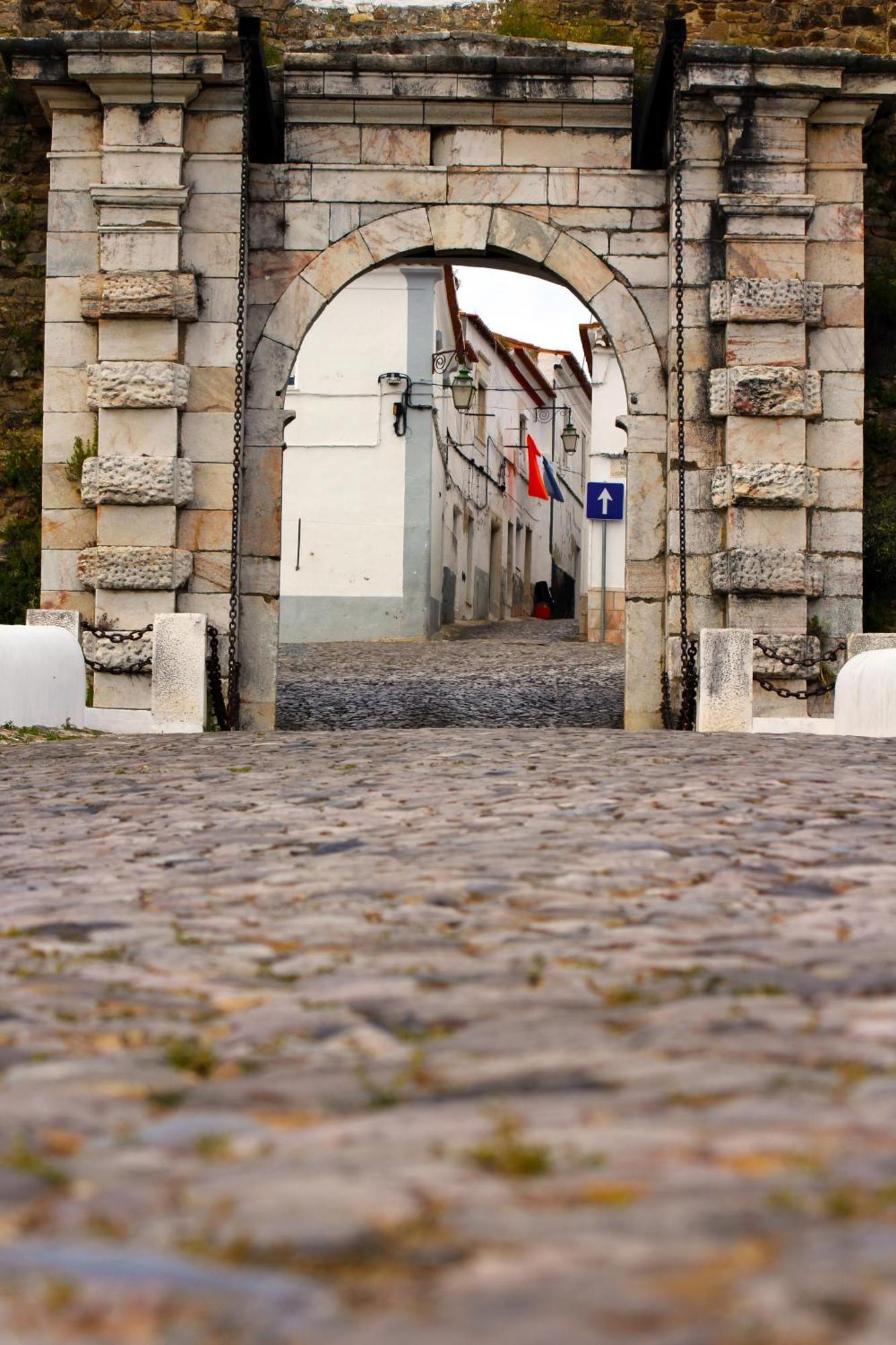 Pateo Dos Solares Charm Hotel Estremoz Bagian luar foto